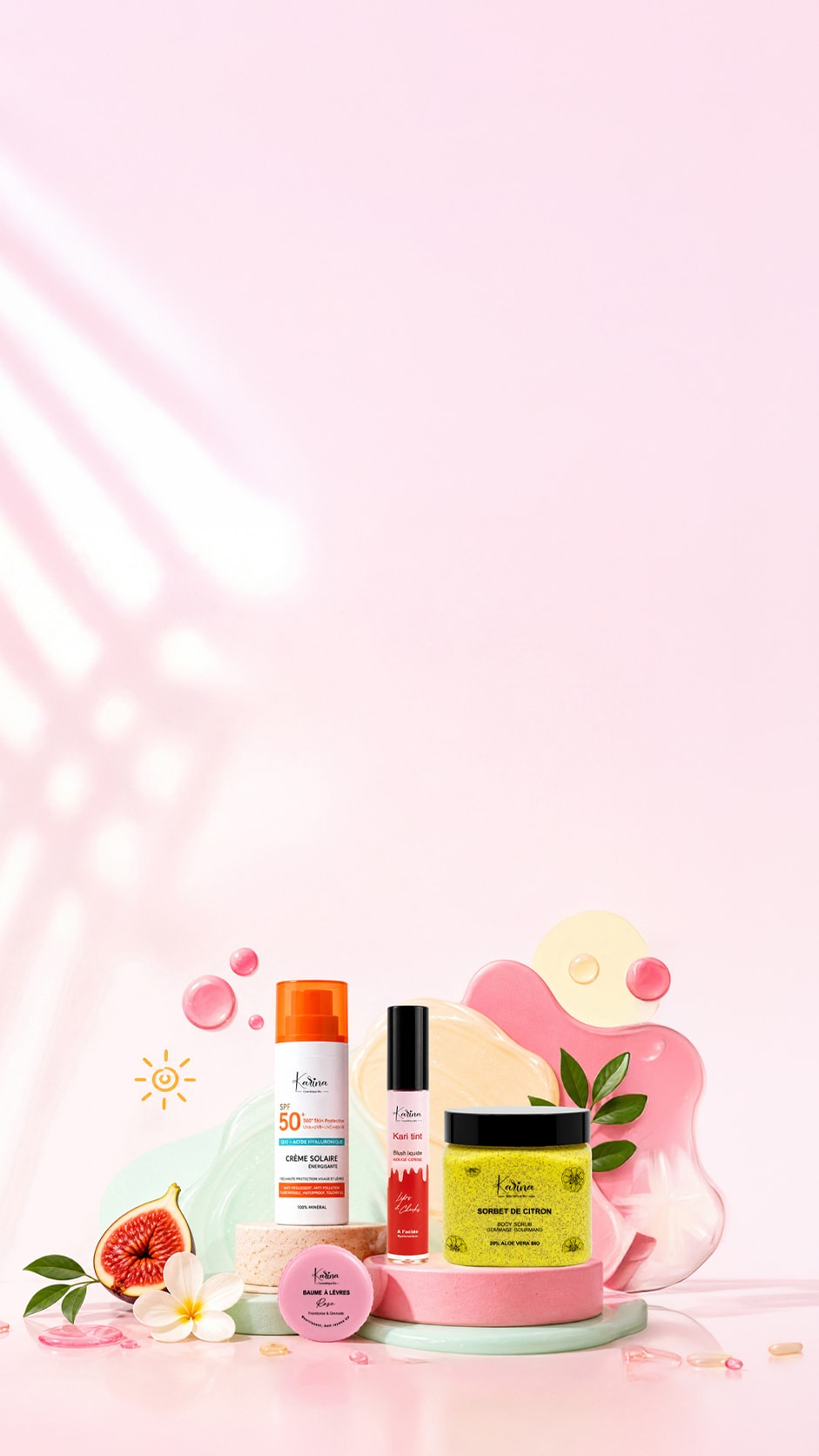 Produits Karina : crème solaire, baume et sorbet de citron sur éclats pastel ensoleillés